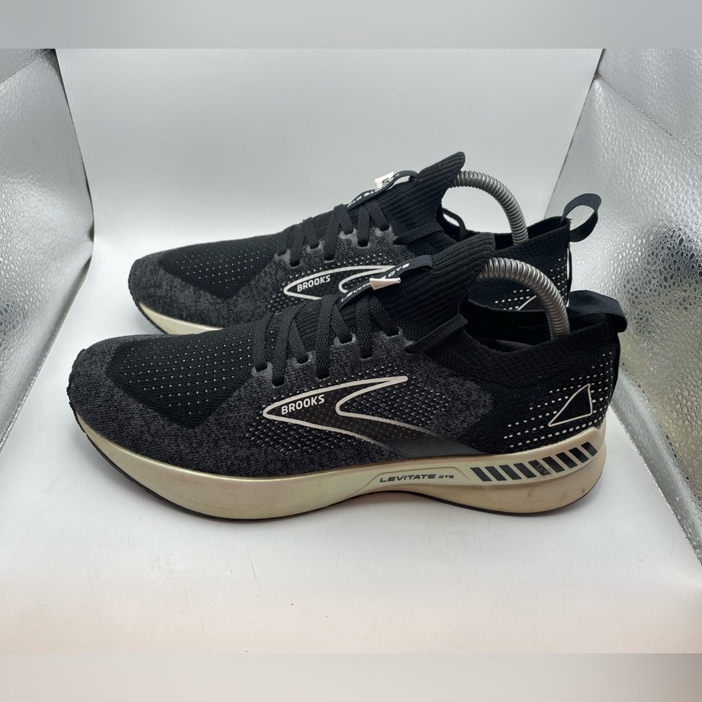 Brooks Levitate GTS 5 womens black sneakers size 9.5